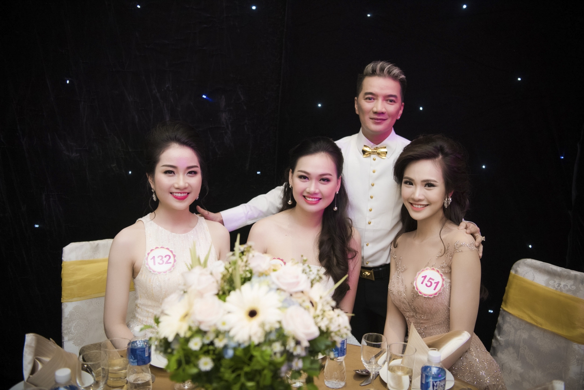 Đàm Vĩnh Hưng thân thiết bên dàn người đẹp HHVN 2016 7 Đàm Vĩnh Hưng thân thiết bên dàn người đẹp HHVN 2016 7